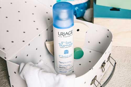 BÉBÉ-1ÈRE-EAU-THERMALE-URIAGE-LE-PREMIER-GESTE-DE-SOIN-DES-MAMANS
